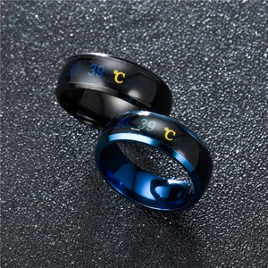 Close-up of smart temperature rings in black and blue finishes showing thermal sensors