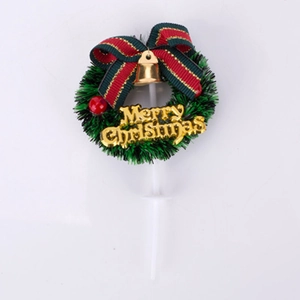 Décoration de gâteau couronne de Noël avec guirlande, nœud, cloche et texte Merry Christmas