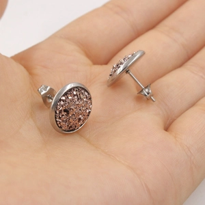 Boucles d'oreilles puces 12mm en résine druzy or rose avec base en acier argenté