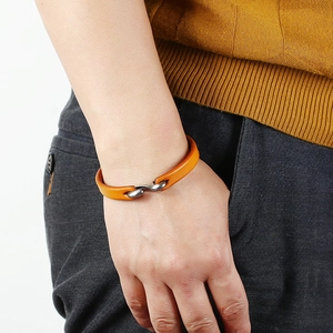 Retro brown leather bracelet for men and women with a stylish metal S-hook clasp