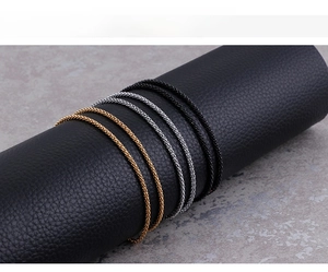 Detailed view of 304 stainless steel chain links in gold, silver, and black colors
