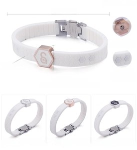 Detail showing 210mm titanium magnetic bracelet specs with 18K gold plating and silica gel