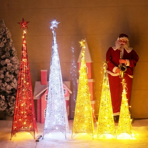 Sapin De Noël Art En Fer Pyramide LED Lumineux Métal Creux Ornement Pour Centre Commercial Hôtel Fenêtre Décoration Étoile