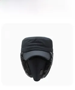 Frontansicht der Winter-Uschanka mit integrierter Gesichtsmaske und Atemventil