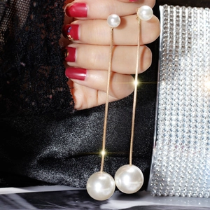 Elegant gold chain tassel earrings with white imitation pearls and silver needle studs
