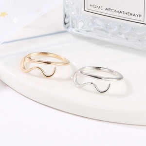 Minimalist wave-shaped open rings in gold and silver finish for couples