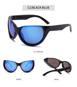 Vue sous trois angles de lunettes de soleil sport Y2K à monture noire et verres bleus