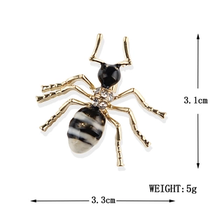 Broche fourmi tendance en métal doré avec émail noir et strass de 3,3x3,1cm