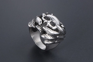 Detailed side view of gothic skull ring featuring 3D embossed wings and vintage silver finish