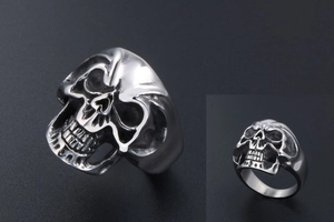 Macro shot of silver stainless steel skull ring with high-gloss polished metallic finish