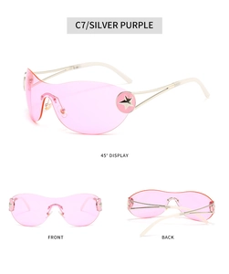 Gros plan de lunettes Y2K sans monture avec verres dégradés roses et étoiles argentées