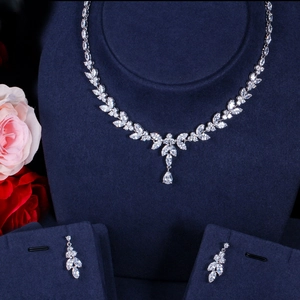Elegant silver AAA zircon jewelry set with marquise and teardrop cut necklace and earrings