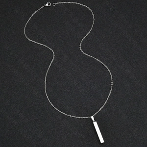 Collar con colgante de barra rectangular minimalista de acero inoxidable pulido para parejas