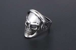 Detailed view of punk skull ring with headphone design in vintage silver finish
