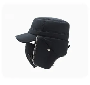 Detailansicht der Winter-Uschanka mit winddichtem Stoff und atmungsaktiver Maske