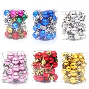 Set of 2cm mini Christmas tree ornaments in shiny metallic colors and clear PVC boxes