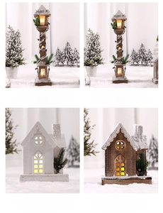 Specifiche dettagliate dei lampioni e casette di Natale in legno con luce LED.