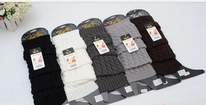 Detailed knit cable pattern textures of five-color thick leg warmers for winter boots