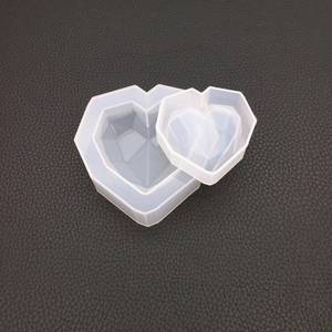 Set di due stampi in silicone a cuore geometrico per colata in resina e gesso per aromaterapia