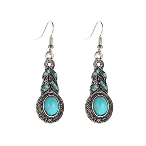 Boucles d'oreilles bohèmes rétro en argent avec cristal bleu et turquoise sur fond blanc