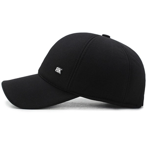 Winddichte Thermo-Baseballkappe für Herren mit Ohrenschutz und silbernem BK-Logo-Detail