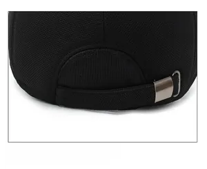 Detailansicht der Winter-Basecap Rückseite mit Metallschnalle und festem Stoffgewebe