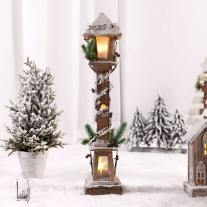 Lampione natalizio rustico in legno luminoso con neve artificiale e stelle a LED