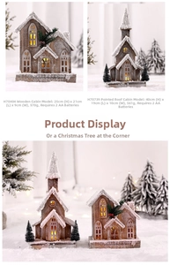 Vista dettagliata di casette di Natale in legno luminose con effetto neve e luci LED