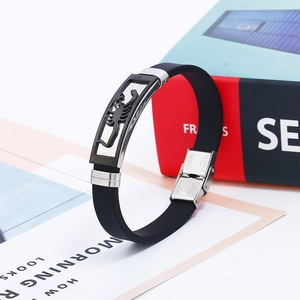 Bracelet pour homme en silicone noir et acier inoxydable avec un emblème de scorpion