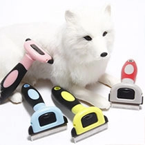 Detail of pet grooming de-shedding combs in four colors with ergonomic non-slip handles