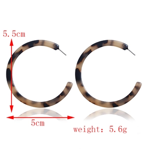 Minimalist acrylic leopard print C-shape hoop earrings with 5.5cm tortoiseshell design