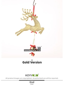 Detail van gouden rendierornament met rode strikken en bellen voor de kerstboom