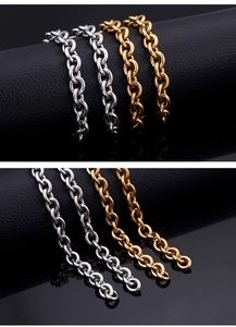 Catene a maglie O in acciaio inossidabile lucido oro e argento su sfondo nero lucido