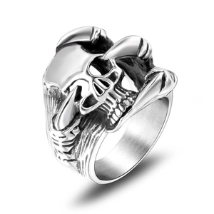 Retro punk skull ring for men in silver titanium steel with a detailed gothic design