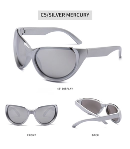 Vues de face et de profil des lunettes de soleil sport Y2K argentées à verres miroirs