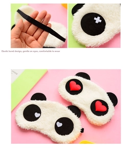 Dettaglio della fascia elastica della maschera panda e ricamo a cuore su morbido peluche