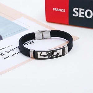 Bracelet pour homme en silicone noir et acier inoxydable avec motif scorpion découpé