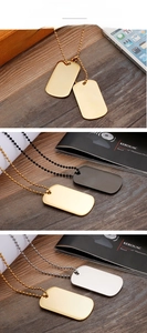 Detailvergleich der rechteckigen Dog Tag Halsketten in Gold, Schwarz und Silber Finish