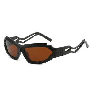 Lunettes de soleil sport Y2K noires avec branches ondulées évidées et verres marron