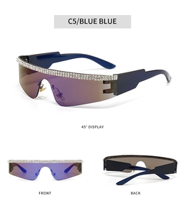 Détails de lunettes sans monture avec verres dégradés violets et strass sur le bord supérieur