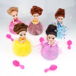 Set of 5 scented princess doll cups with glitter skirts and pink combs for pretend play