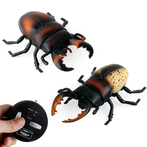 Set di due scarabei giocattolo telecomandati a infrarossi insetti elettronici realistici
