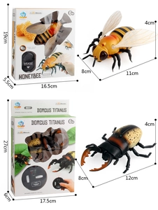 Gedetailleerde vergelijking van grootte en verpakking van infrarood afstandbestuurbare insecten