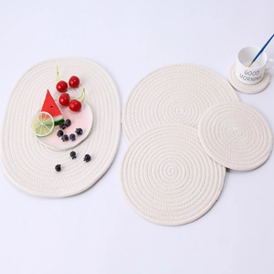 Set of 4 woven cotton heat-resistant table mats in off-white oval and round shapes