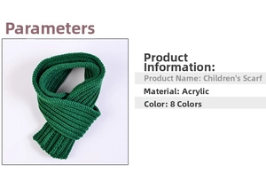 Détail de l'écharpe en tricot pour enfants montrant la texture acrylique douce et les côtes