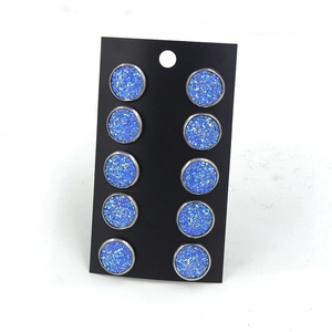 Détail de 5 paires de boucles d'oreilles 12mm en acier inoxydable avec paillettes bleues
