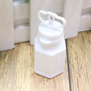 White heart-shaped bubble wand bottle for wedding and Christmas decoration use