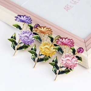 Modische Emaille-Blumenbroschen in Violett, Gelb und Rosa für Damen-Accessoires