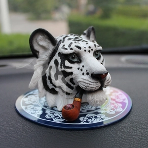 Realistische Weißer Tiger Auto Armaturenbrett Dekoration mit blauen Augen und Pfeife