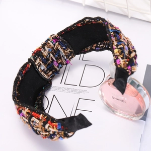 Fashionable tweed knot headband for women featuring wide-brimmed black and gold texture